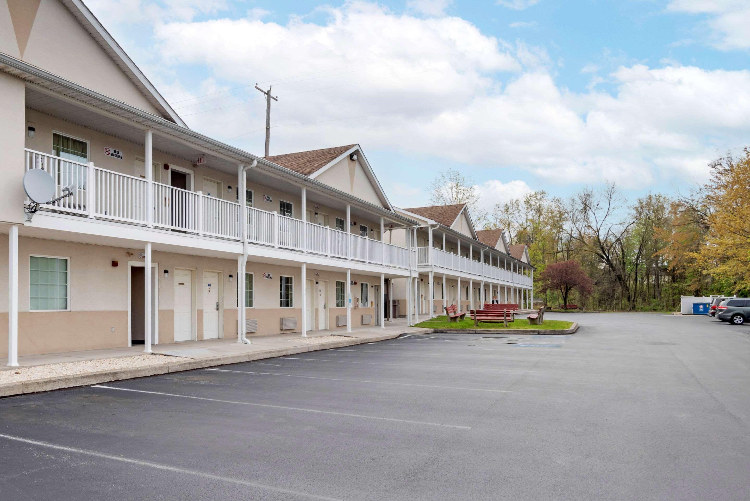 Hotel Econo 2*